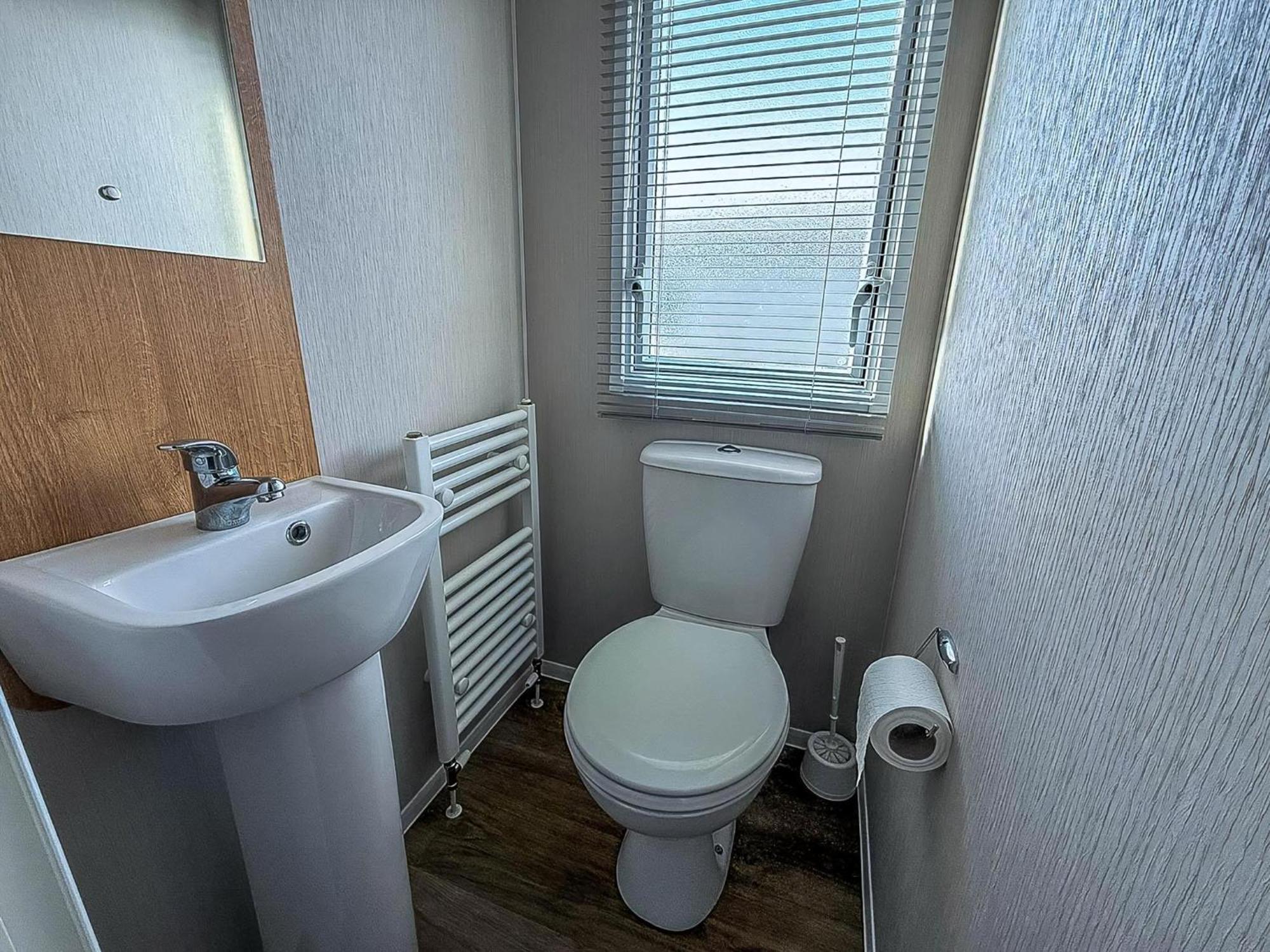 Lovely 8 Berth Caravan In Southview Holiday Park, Ref 33042Tc Skegness Exteriör bild