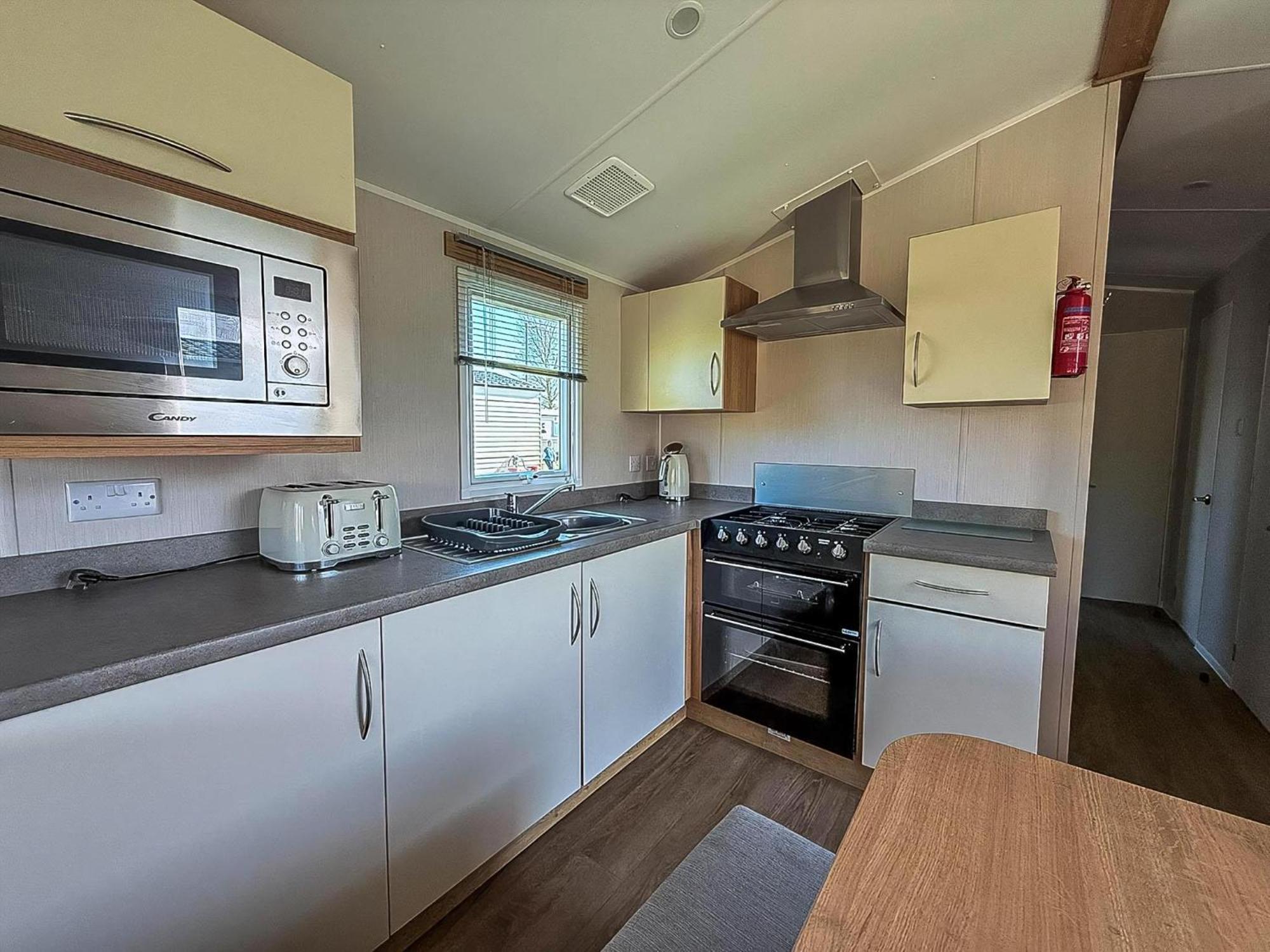 Lovely 8 Berth Caravan In Southview Holiday Park, Ref 33042Tc Skegness Exteriör bild